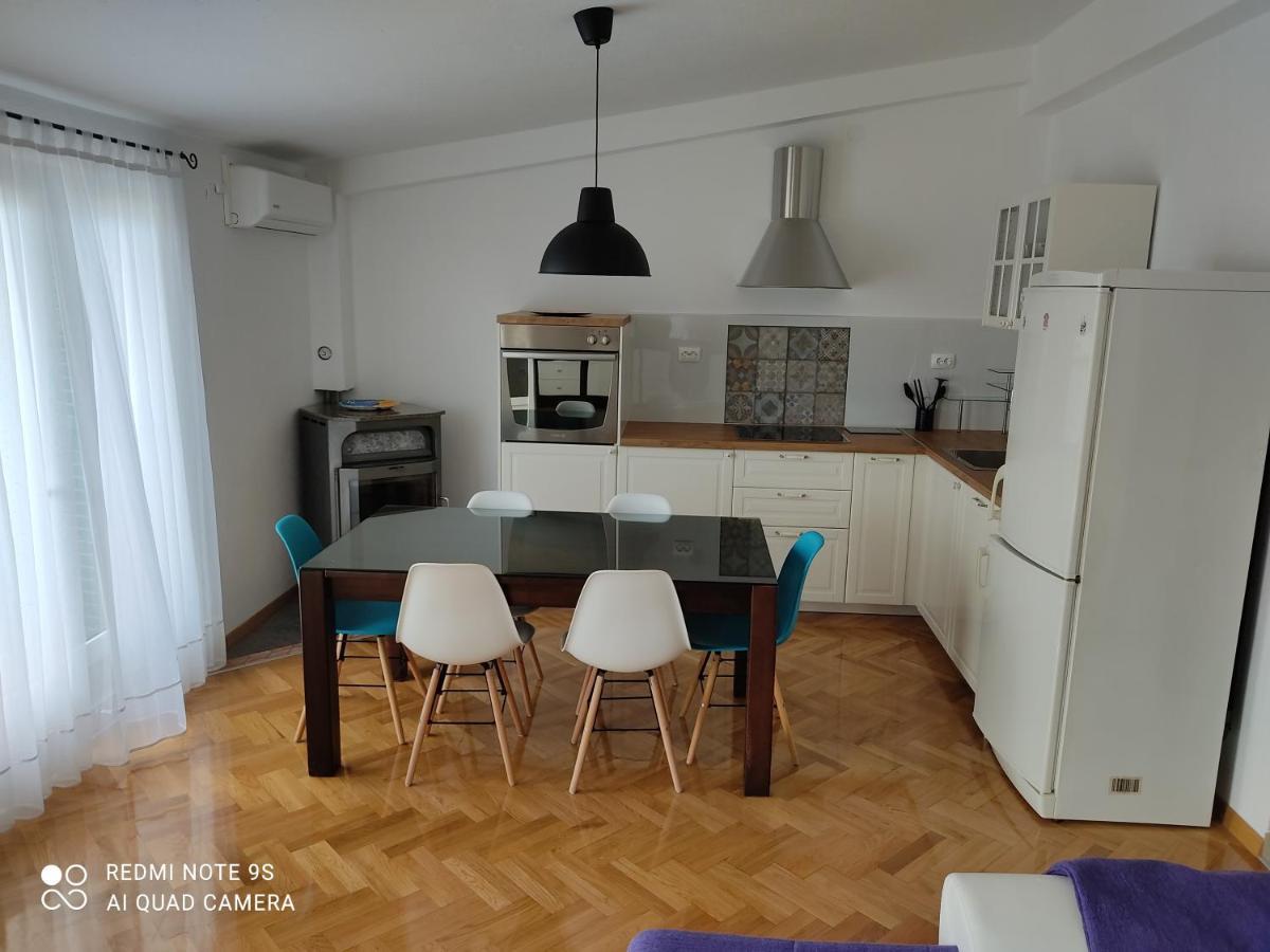 Apartmani Niko Podgora Eksteriør billede